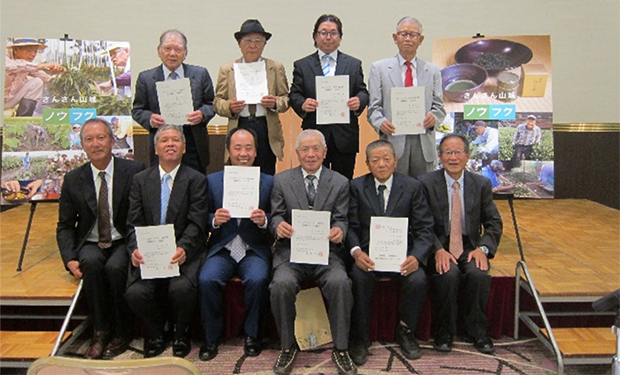2018年9月に行われた第一期生の認証授与式。下段右端が講師となったタキイOB技術員の岸田氏。