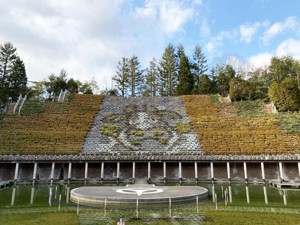 宇治市植物公園内の立体タペストリーの制作に花苗を提供させていただきました