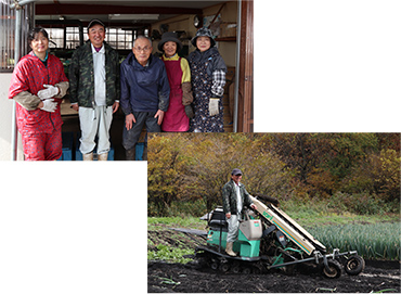 「名月一文字」を栽培する管内生産者の笹田利明さんとご家族。収穫は晴れ間を見て機械収穫。