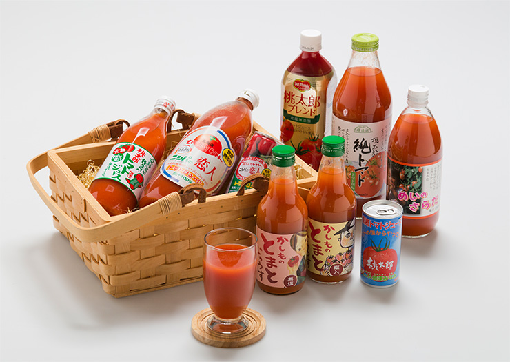 「桃太郎」トマトを使ったトマトジュースも多く販売されている。